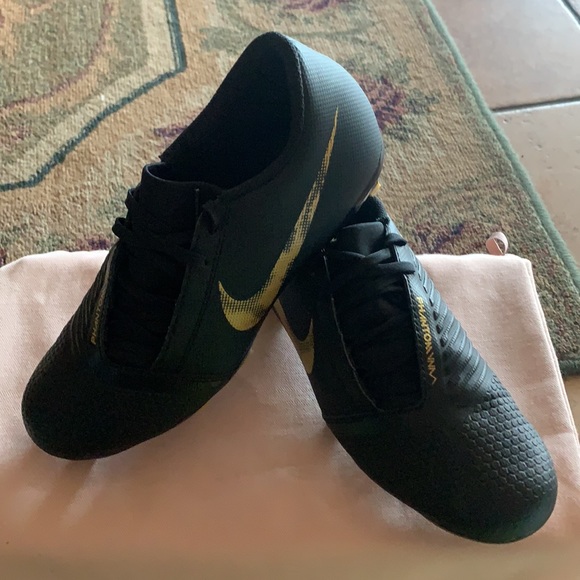 Nike PhantomVNM Academy FG Firm Women Soccer Cleat - Picture 1 of 12